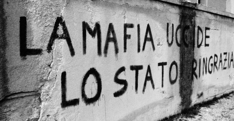マフィアが殺害する。国家が感謝する。